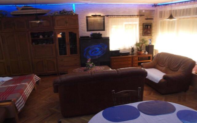 Apartments and bungalows Dalibor