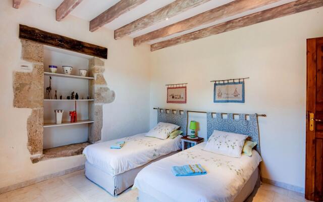 Tranquil Home in Saint-Martin-de-Gurson, 15min from Saint Emilion's vineyard