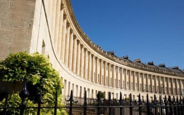 Stunning & Central Milsom Street Apartment