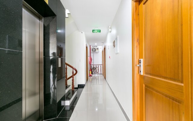 OYO 365 Rose Hotel