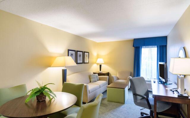 Comfort Inn & Suites Newark - Wilmington