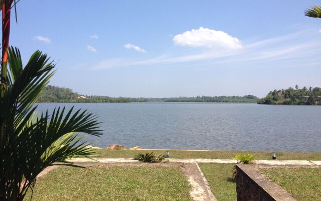 Kalla Bongo Lake Resort