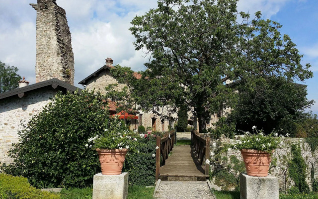 Castello di Cernusco Lombardone