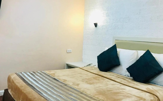 Urban Travellers Hotel