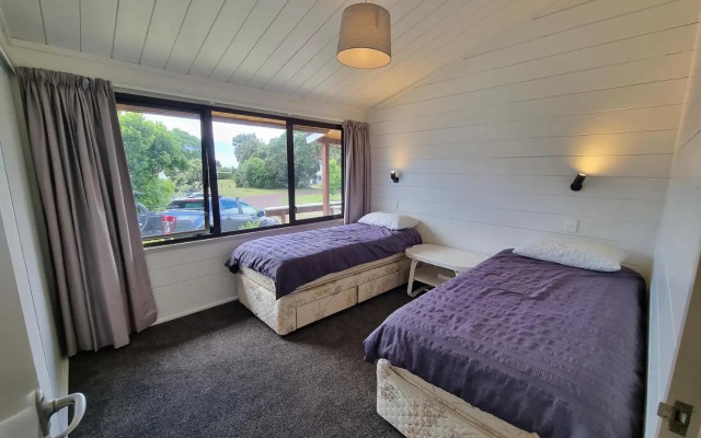 Relax at Pauanui - Pauanui Holiday Home