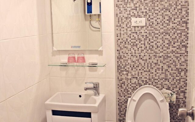 Fengjia Base14 Hostel