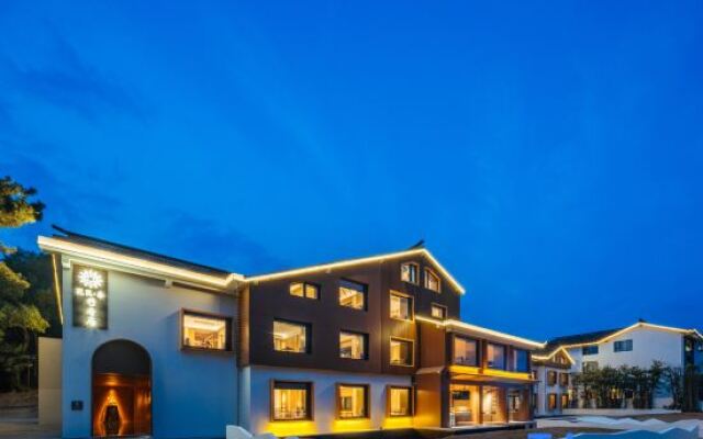 Floral Lux Hotel· Bamboo Fragrant Hotel