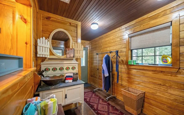 Sunset Ridge Cozy Cabin for 6