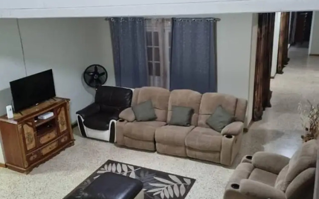 Stunning 3-bedroom House in Ocho Rios Upton