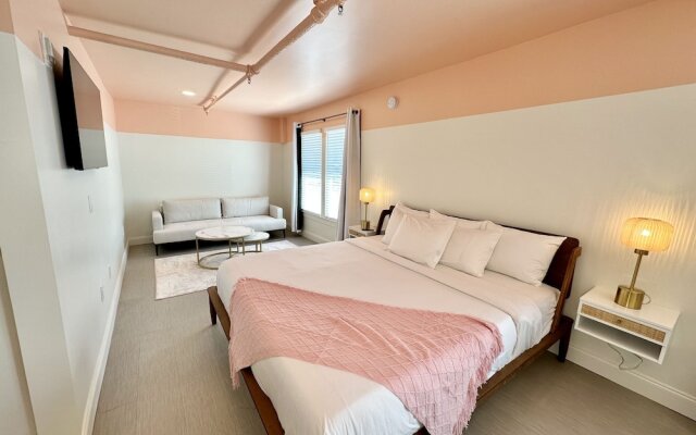 Peninsula Bed & Cocktails