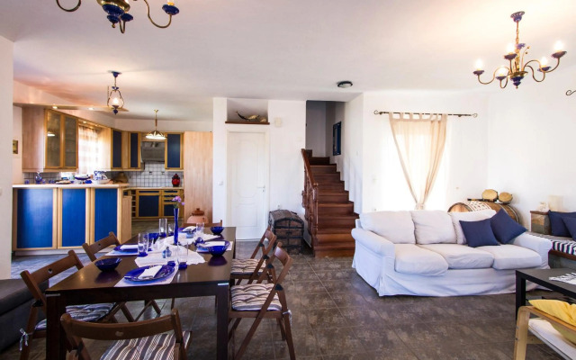 Mantilida Villa & Studio