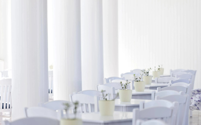 Mrs Chryssana Beach Hotel