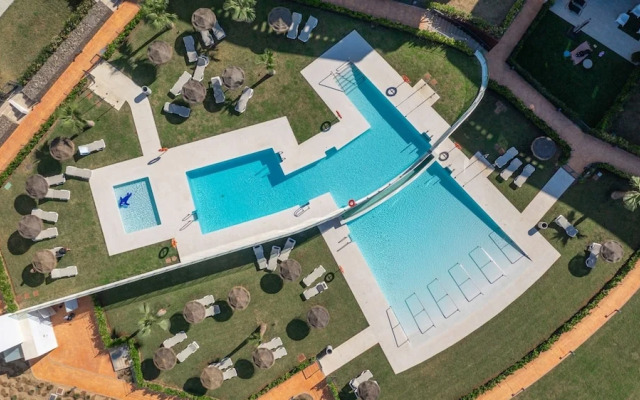 Stylish Luxury Suite With Terrace in Higueron