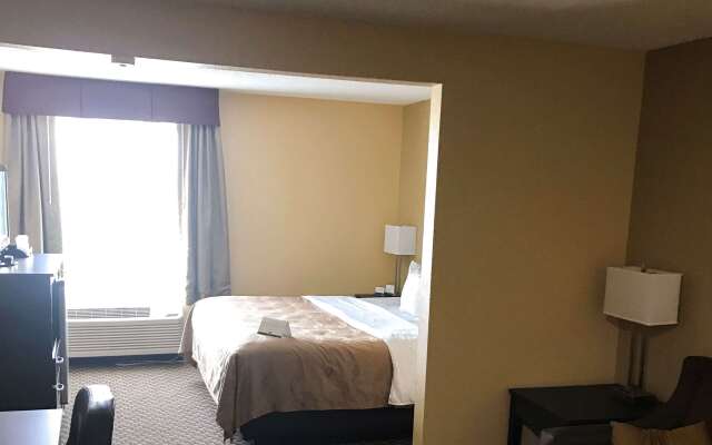 Quality Inn & Suites Mendota near I-39