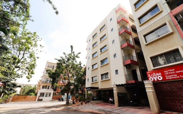 Makers Hotel by OYO Rooms