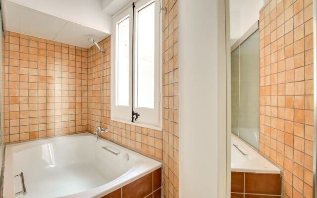 Wonderful Renovated 1 Bed With Terrace