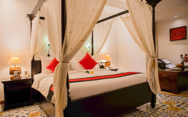 La Rose Suites