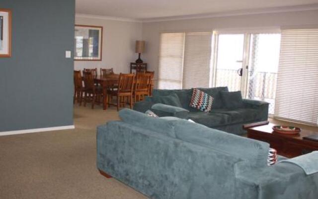 Tokelau 2 - Tuncurry Townhouse