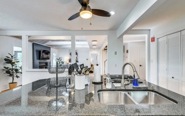 Waterfront Urbanna Home w/ Private Dock & Pool