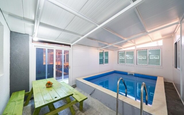 Gyeongju Heimisch Pool Villa