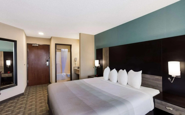 Quality Inn Galesburg near US Highway 34 and I-74