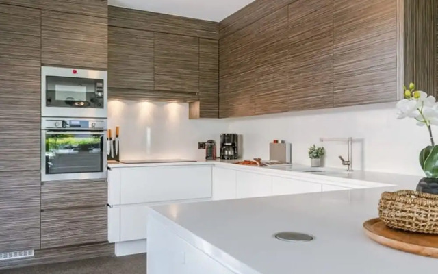 Spacious House With Garden and Parking