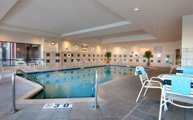 Courtyard Madison East