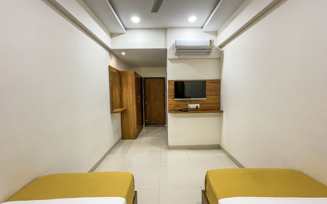 Stay Guru Hari Om Residency