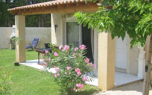 Cozy Cottage With Fenced Pool In A Quiet Area And 30 Km From The Mont Ventoux