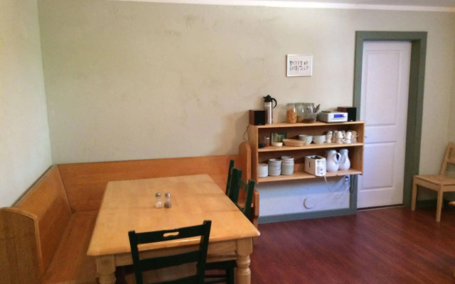 Crowsnest Vineyards Guesthouse