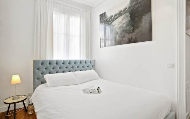 Cosy and Bright 1BR Flat Near Arc de Triomphe!