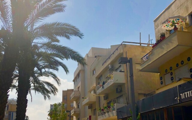 Deluxe Frishman Beach 1Min Beach