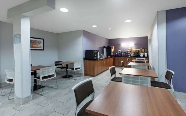 Microtel Inn & Suites by Wyndham Pittsburgh Airport