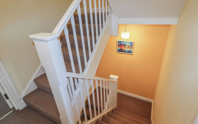 8 Nicholas Court