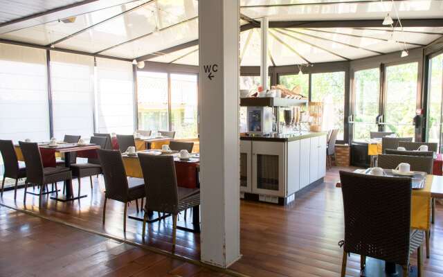 Kyriad Angoulême Nord Champniers - Hôtel & Résidence