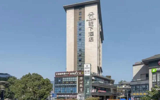 Live and Life Hotel