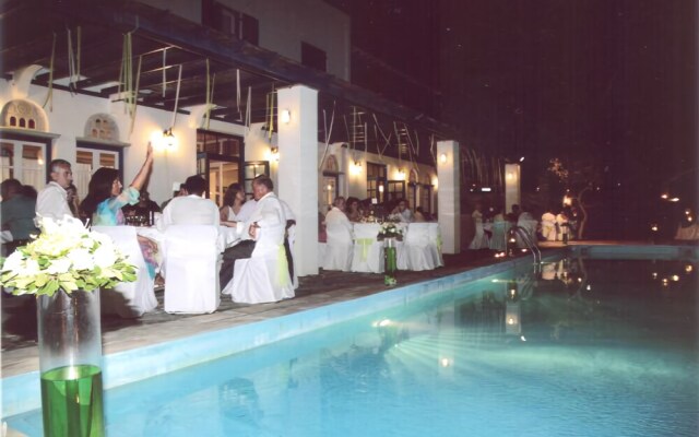 Carlo Bungalows