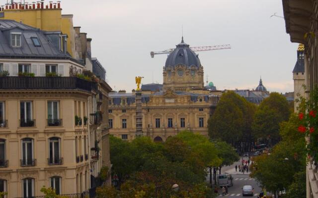 Appartement clair et lumineux au centre de Paris