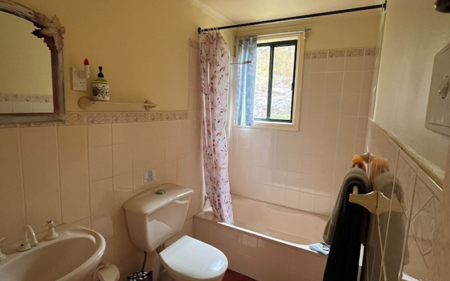 Kurrajong Trails and Cottages – Bathroom – Wheeny Creek