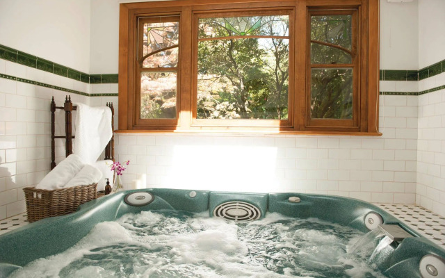 Woolrich Historic Garden Cottage