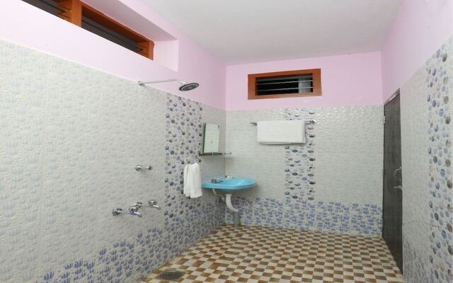 OYO 11698 Home Spacious 3BHK Near Boat House