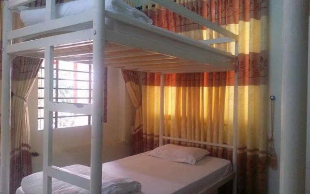 Oasis Bar and Hostel