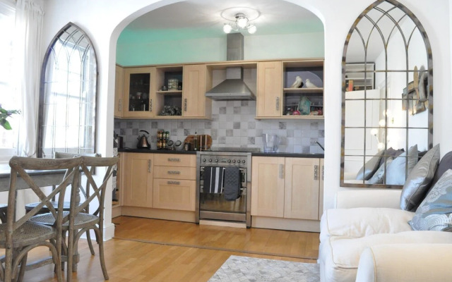 Stunning Flat in Clapham Junction With Large Terrace