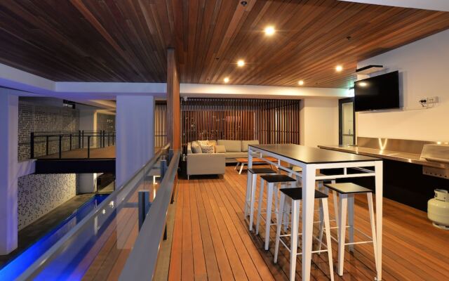 Hope Street Apartments by CLLIX