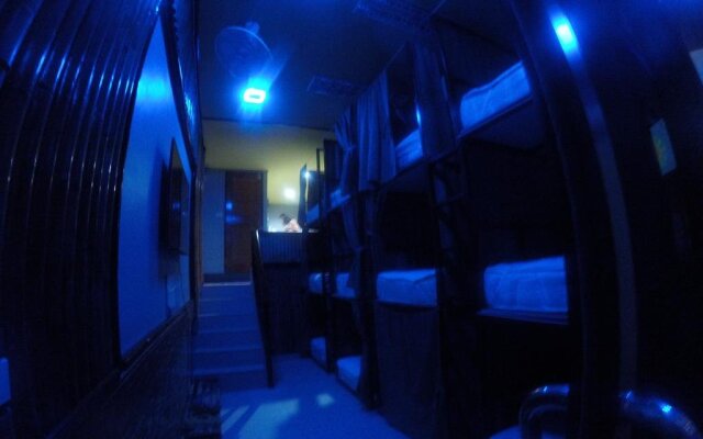 Coma Lounge & Hostel