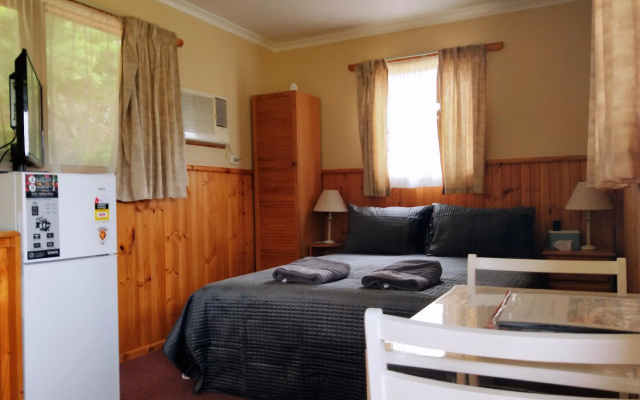 Twelve Apostles Motel & Country Retreat – Guest Rooms – Princetown