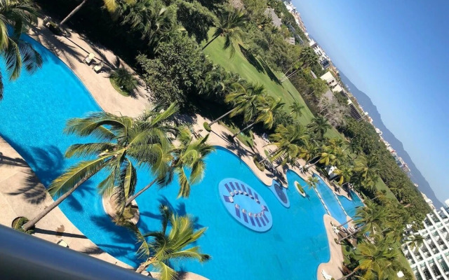 Condo Bal By Trvl2Hm