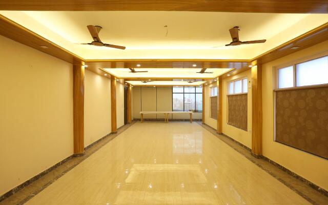 OYO 12833 Century Grand