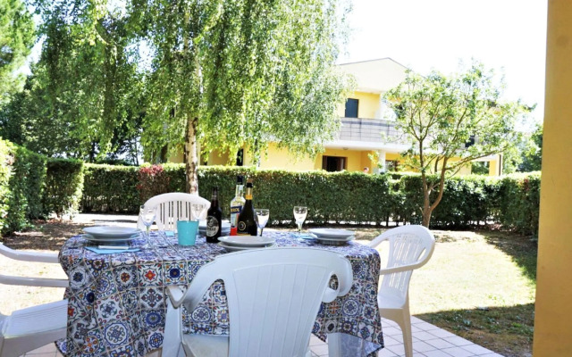 Nice villa in Caorle with shared pool
