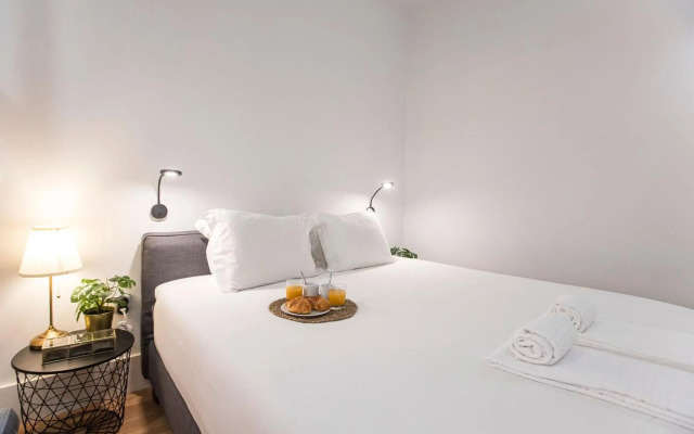 Elegant & Bright Flat by LovelyStay